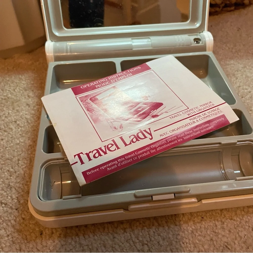 Vintage 1960’s Travel Lady Portable Lighted Makeup Mirror Cosmetic Travel Case